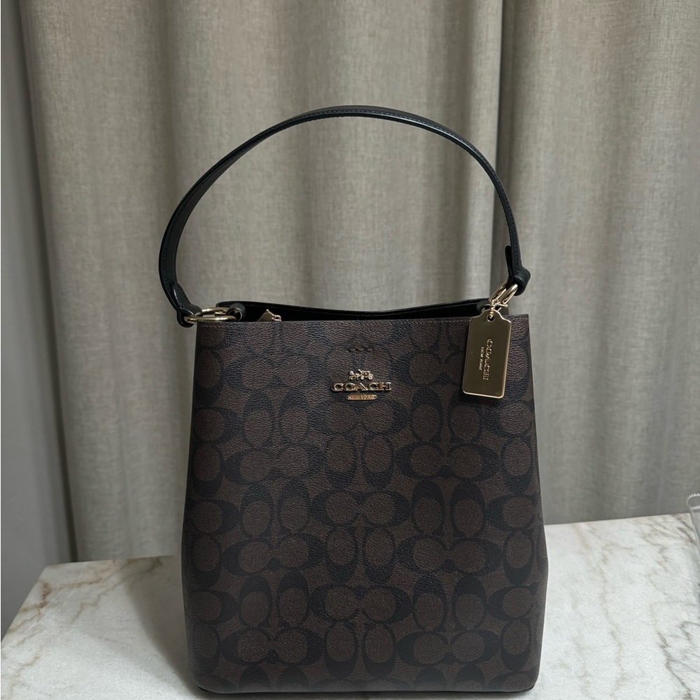 Coach authentic signature Town bucket bag. Excellent condition like new.